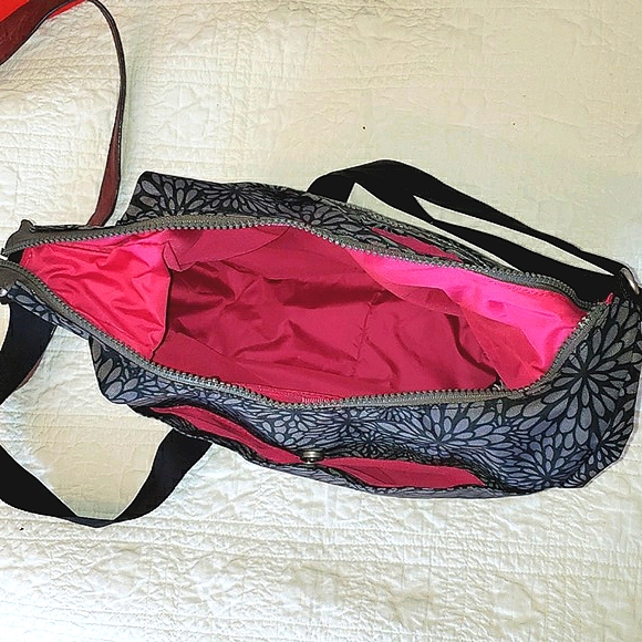 Baggallini Gray Black Floral Hobo Bag with Pink Lining - Picture 7 of 8